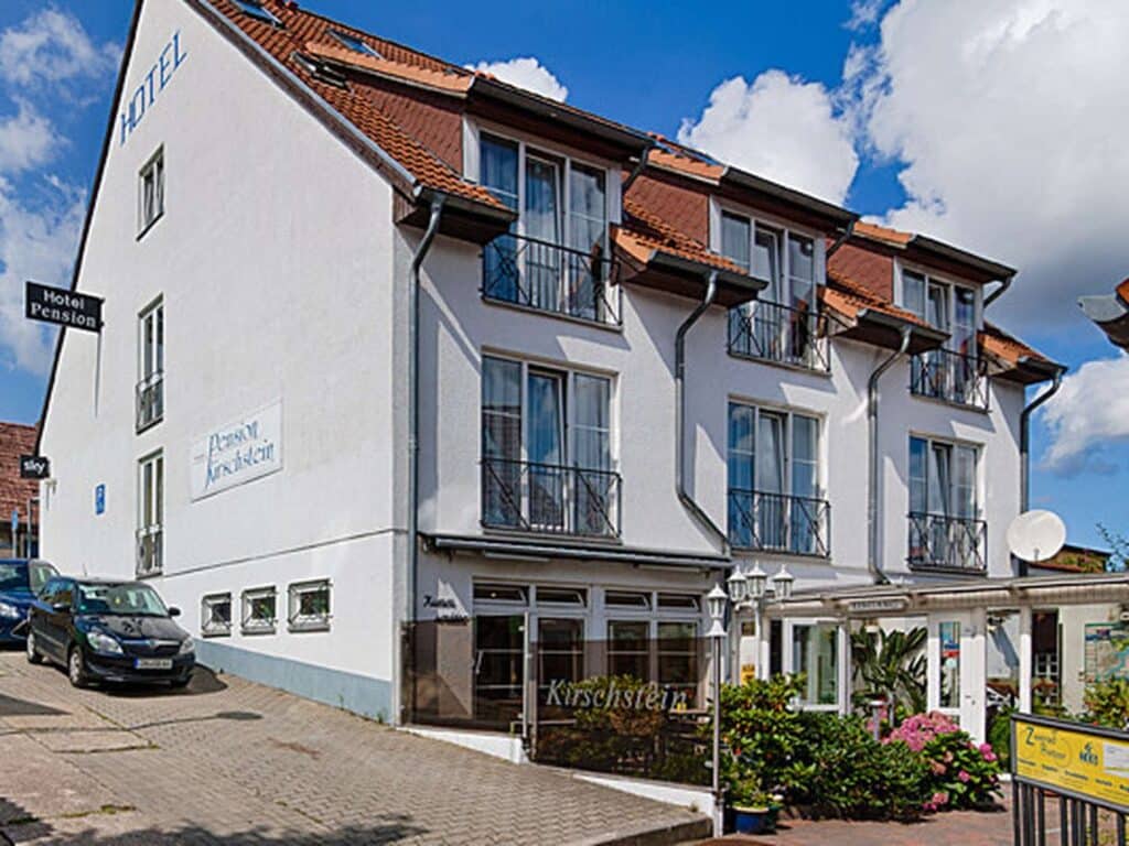 Außenansicht des Hotel Kirschstein zu Silvester 2025 in Wolgast