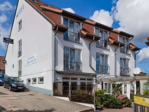 Außenansicht des Hotel Kirschstein zu Silvester 2025 in Wolgast