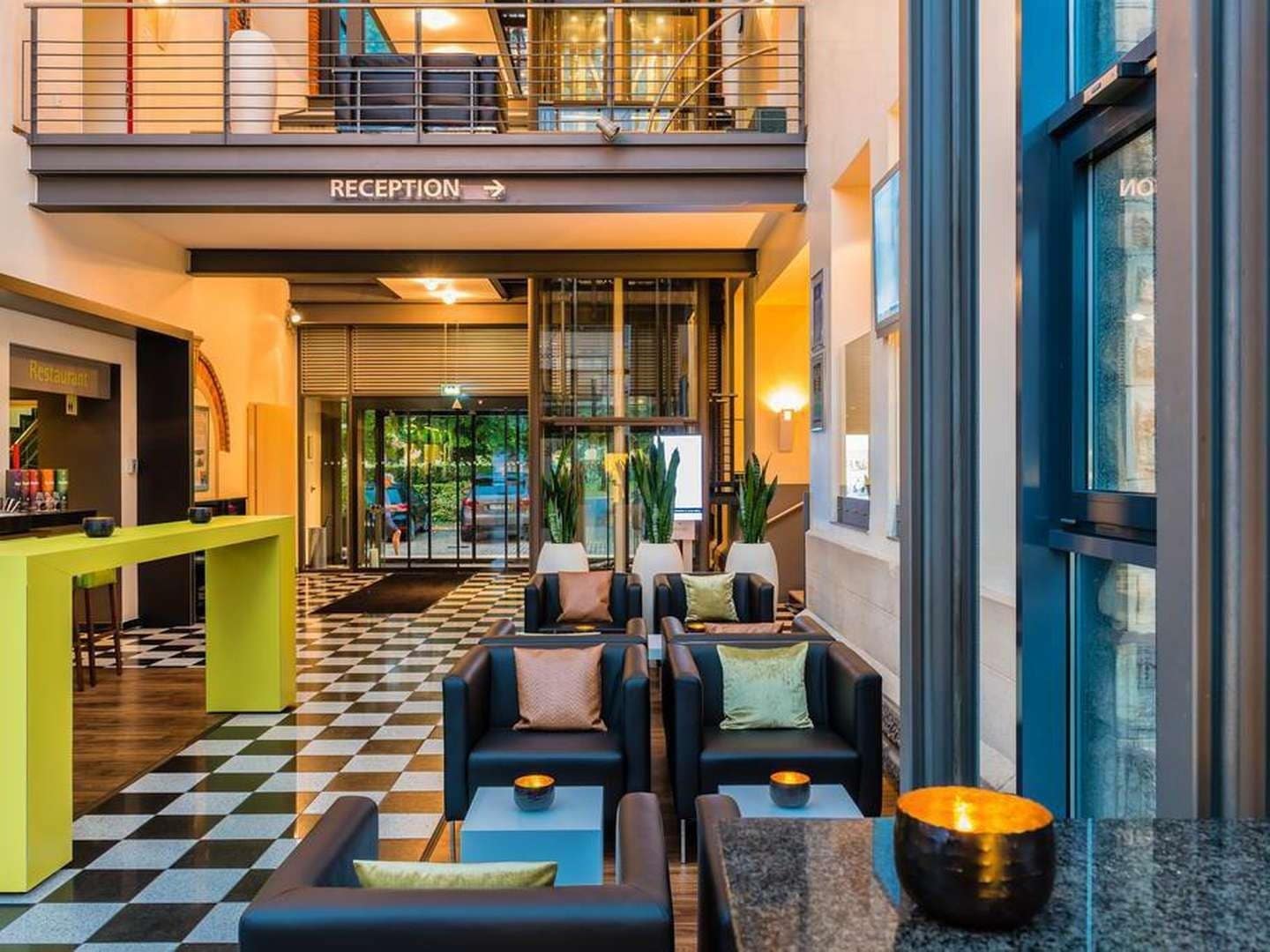 Moderne Hotellobby für Silvester im nestor Hotel Ludwigsburg.