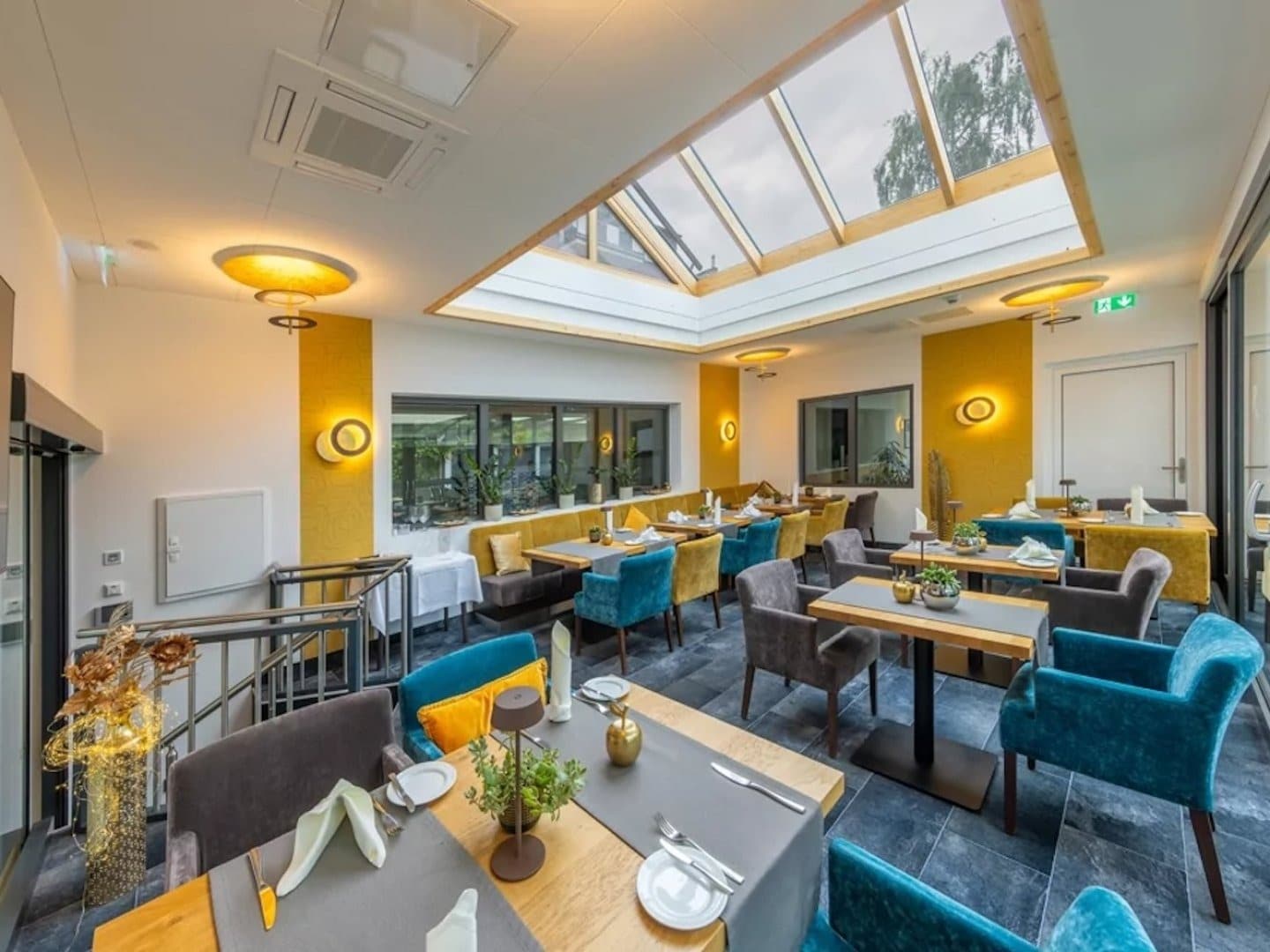 Festlich gedecktes Restaurant im Ringhotel Drees zu Silvester 2025