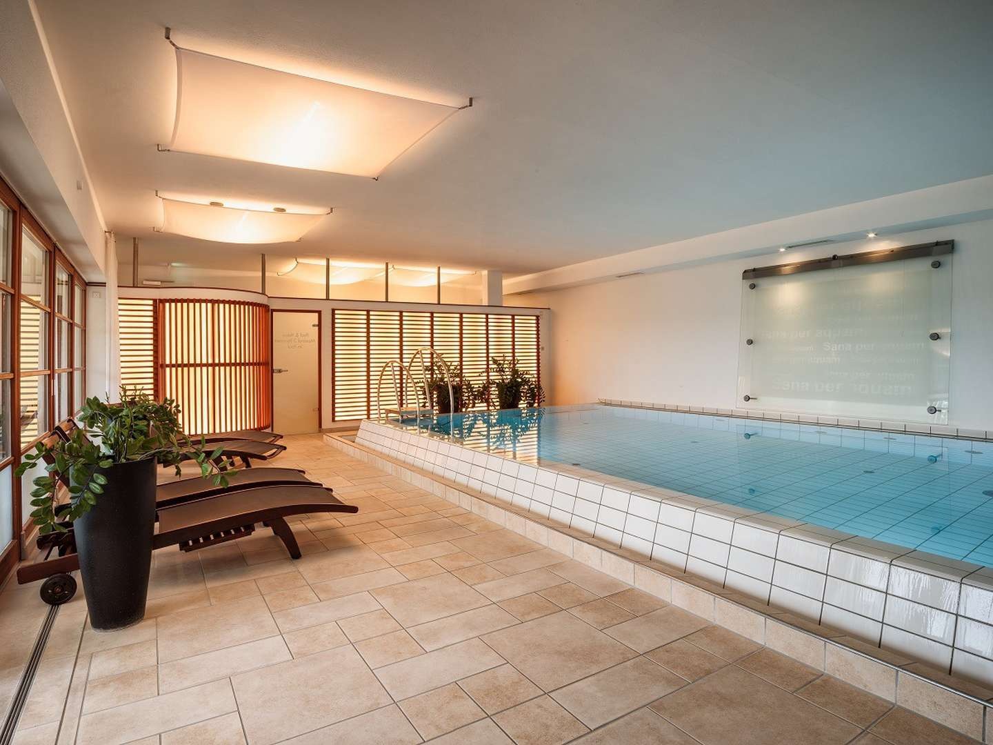 Indoorpool im Romantik Hotel Hirschen zu Silvester 2025