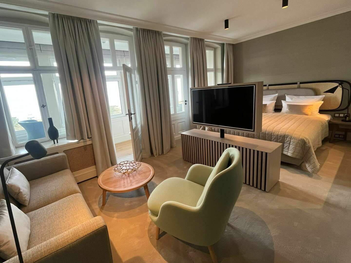 Modernes Zimmer im Strandhotel Ostende zu Silvester 2025