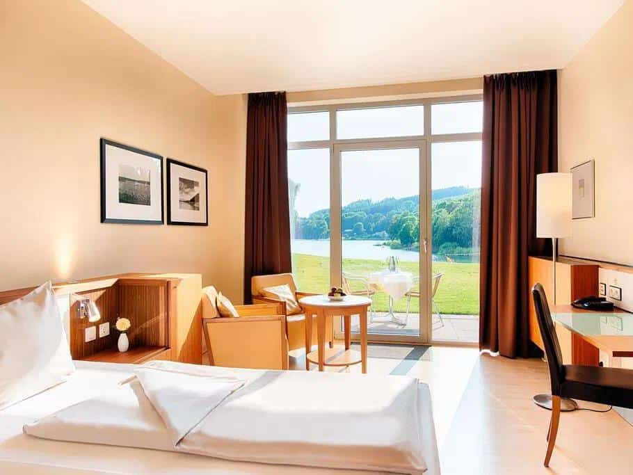 Zimmer mit Seeblick im Welcome Hotel Meschede zu Silvester