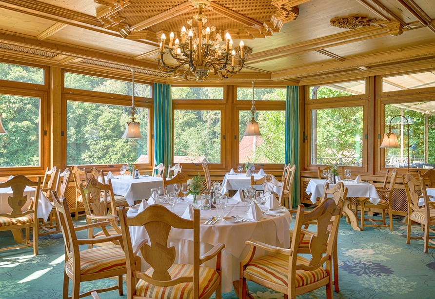 Silvester im Mönchs Waldhotel festlich gedecktes Restaurant