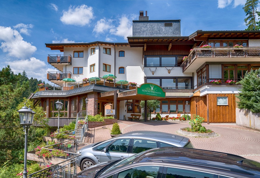 Silvester im Mönchs Waldhotel Außenansicht am Waldrand