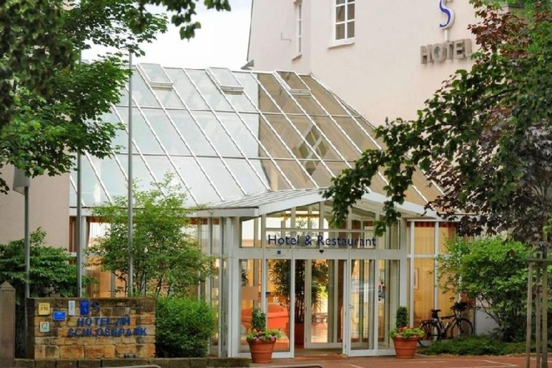 Außenansicht des Hotels am Schlosspark in Gotha, ideal für einen unvergesslichen Silvesterurlaub