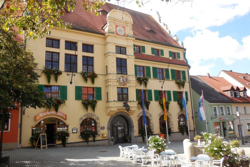 Historisches Rathaus in Vohenstrauß nahe dem Gasthof-Hotel Zum Schwarzen Bären