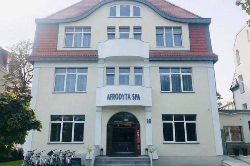 Fassade des Hotel Afrodyta Spa in Swinemünde an Silvester