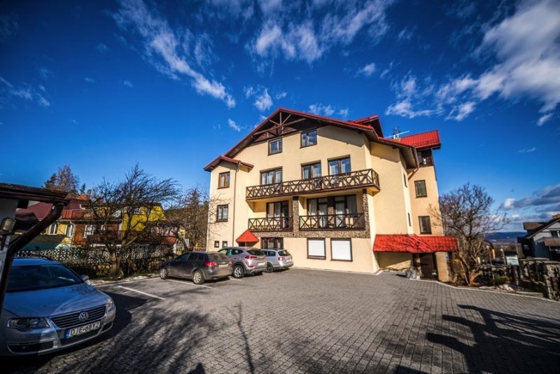 Außenansicht des Hotel Ariston in Karpacz für Silvester