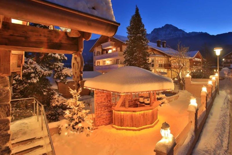 Stilvolles Wintergarten-Restaurant im Wellness-und Landhotel Prinz mit eleganter Tischdekoration