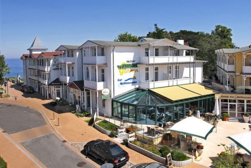 Außenansicht des AKZENT Waldhotel SPA Rügen – Silvester an der Ostsee erleben