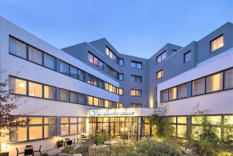 Außenansicht des Best Western Hotel Ambassador an Silvester
