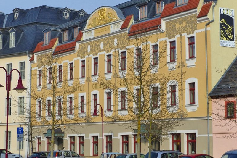 Außenansicht des Hotel Goldner Löwe in Bad Köstritz, perfekt für Silvesterreisen