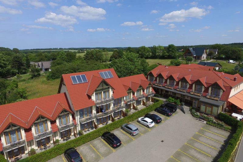 Außenansicht des Hotels in idyllischer Lage für Silvesterurlaub