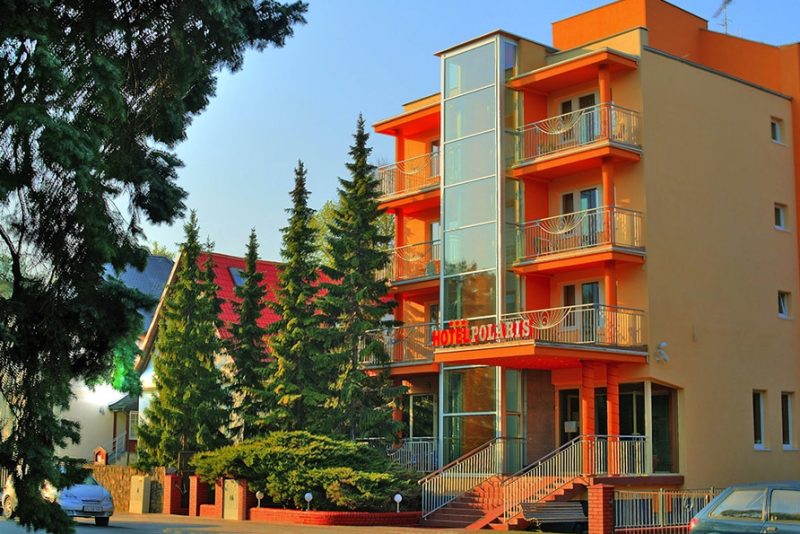 Außenansicht des Hotel Polaris in Swinemünde – perfekte Lage für Silvester an der polnischen Ostsee