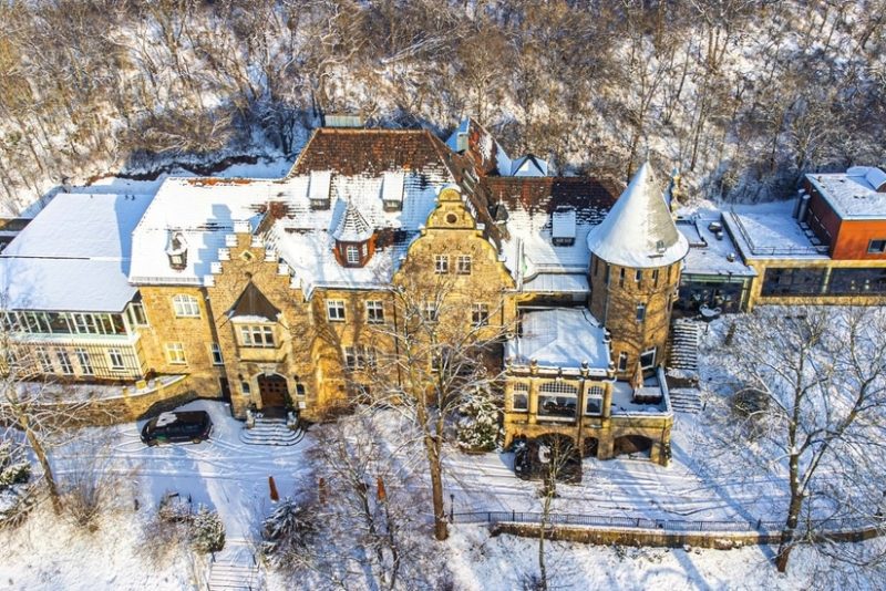 Schlosshotel Villa Westerberge im verschneiten Harz als perfekte Silvesterlocation
