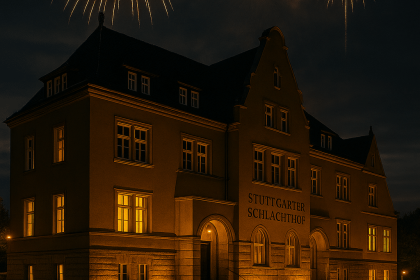 Beleuchteter Stuttgarter Schlachthof bei Nacht mit Feuerwerk zur Silvesterveranstaltung