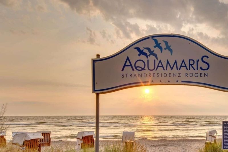 Sonnenuntergang am Strand vor der AQUAMARIS Strandresidenz Rügen für ein unvergessliches Silvestererlebnis